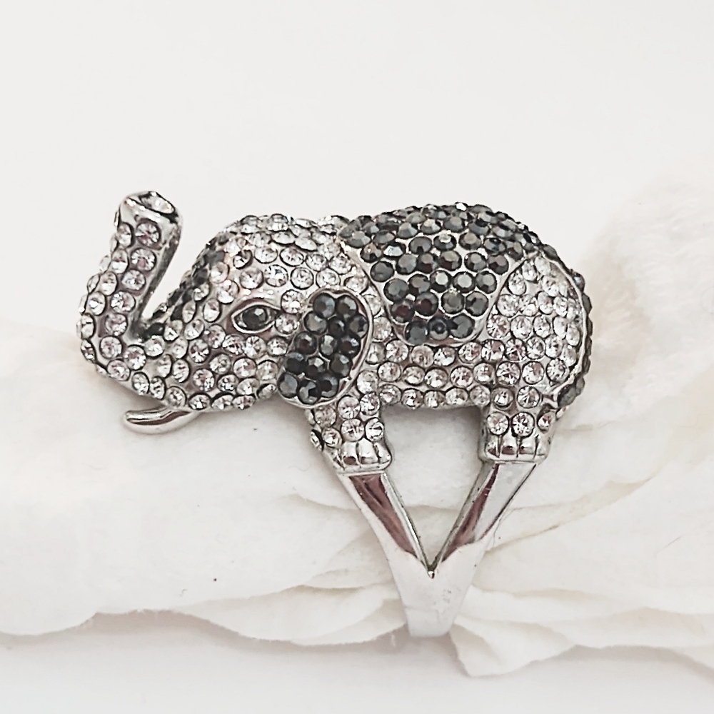 Vintage Y2K Rhinestone Covered Oversized Elephant Ring- Size 9.5
